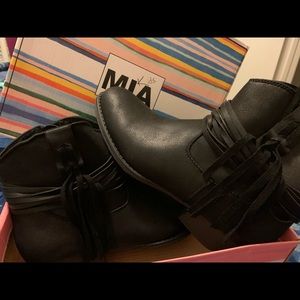 MIA Girls Annabeth Black boots Size 4.0 M